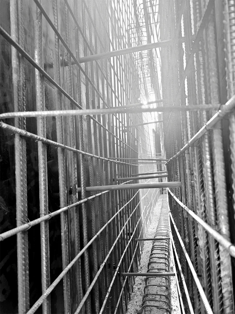 View through closely spaced reinforcement inside a structural element